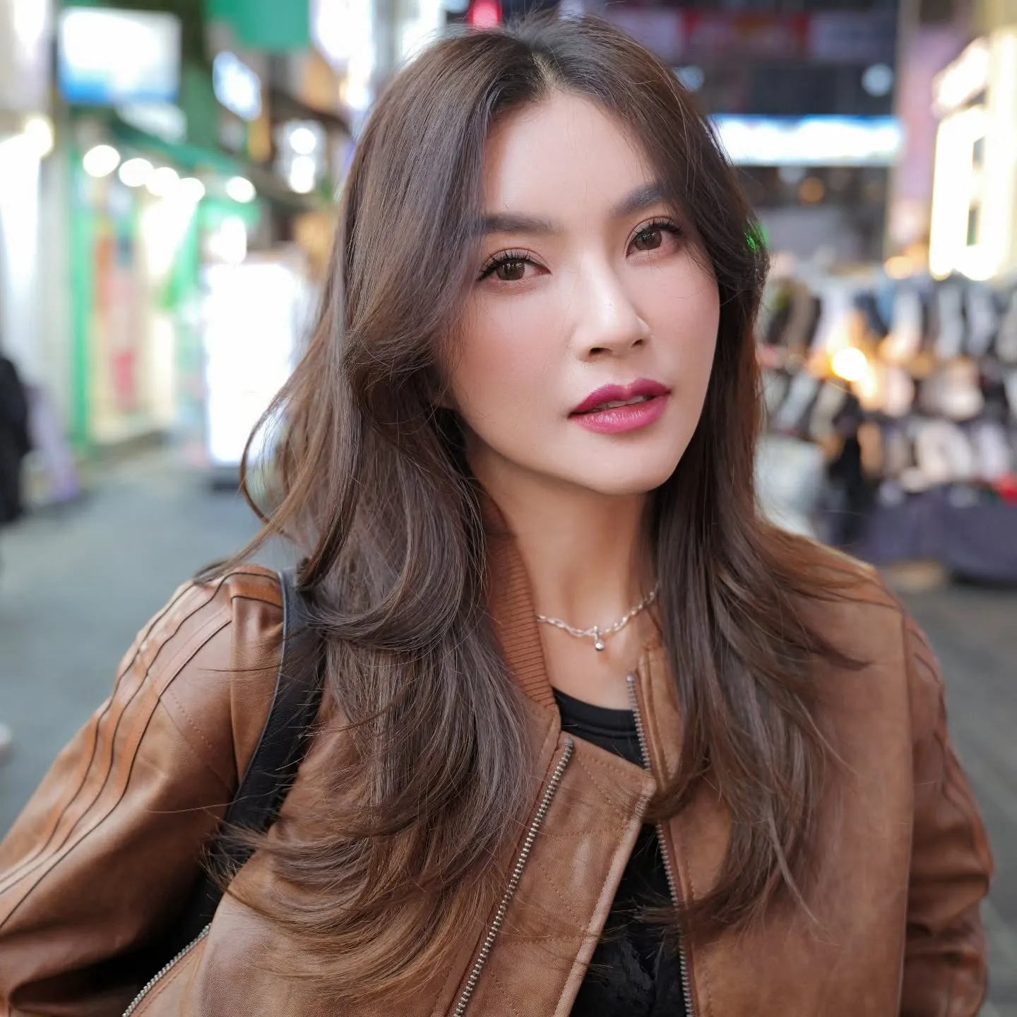 Sarwendag pakai jaket coklat © instagram.com/sarwendah29