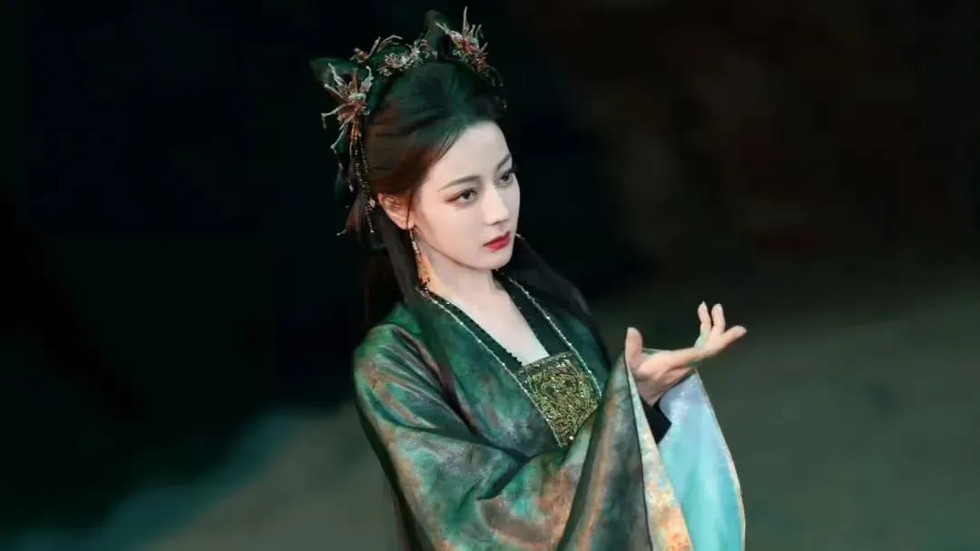 Dilraba Dilmurat - copyright:@dear_dlrb