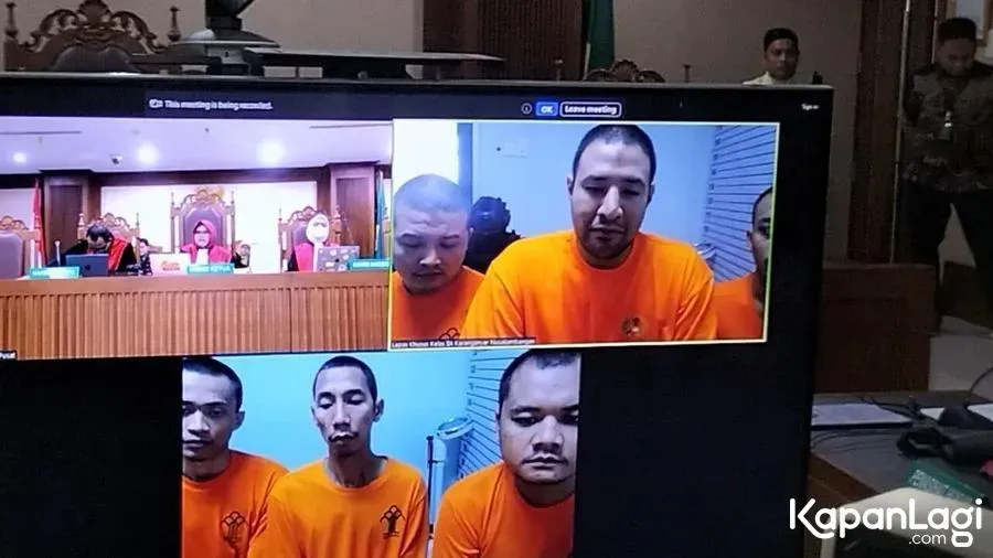 Ammar Zoni pakai baju oranye © KapanLagi.com/Fikri Alfi Rosyadi