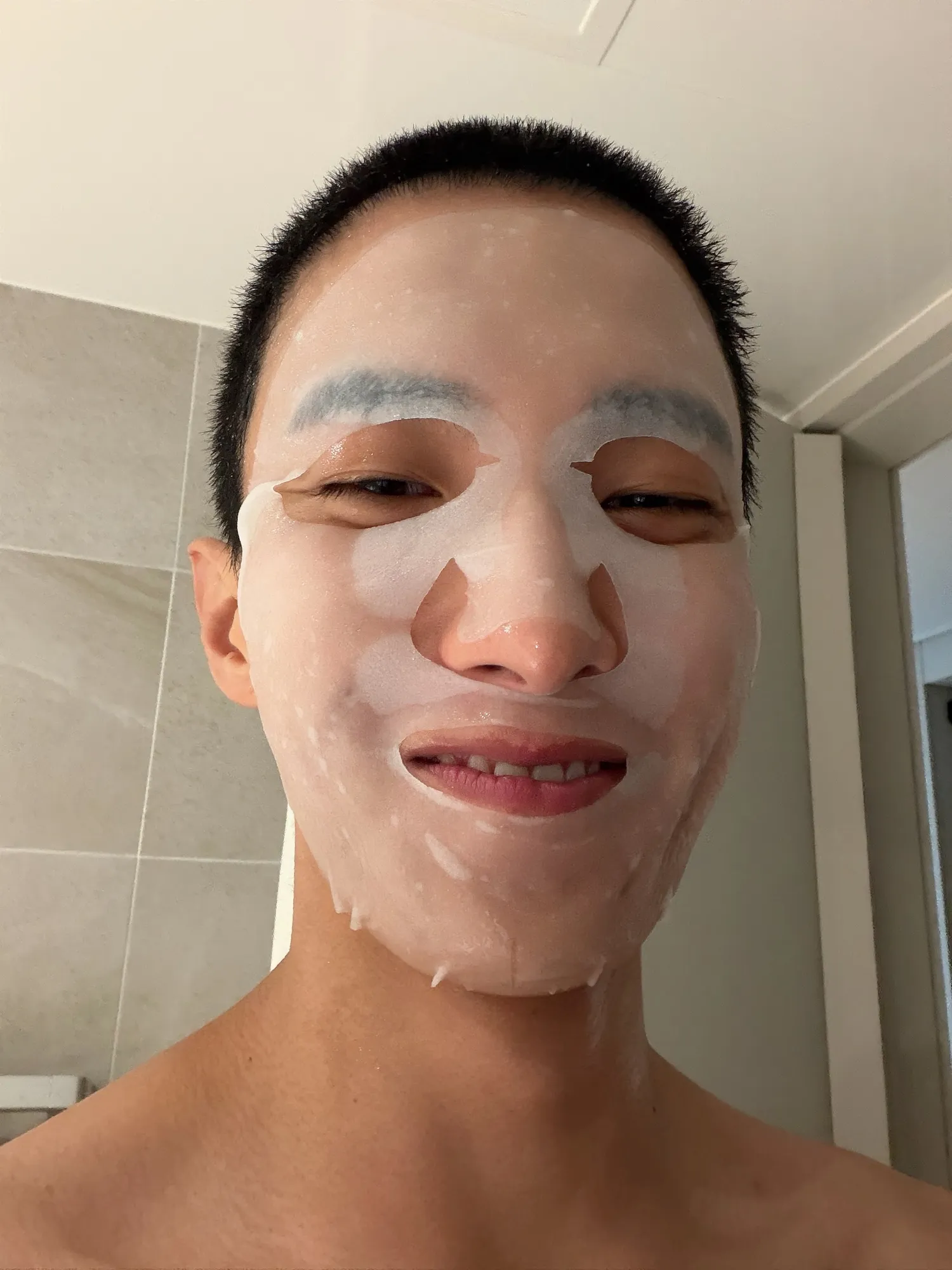 Dokyeom SEVENTEEN pakai masker (credit: instagram.com/dk_is_dokyeom)