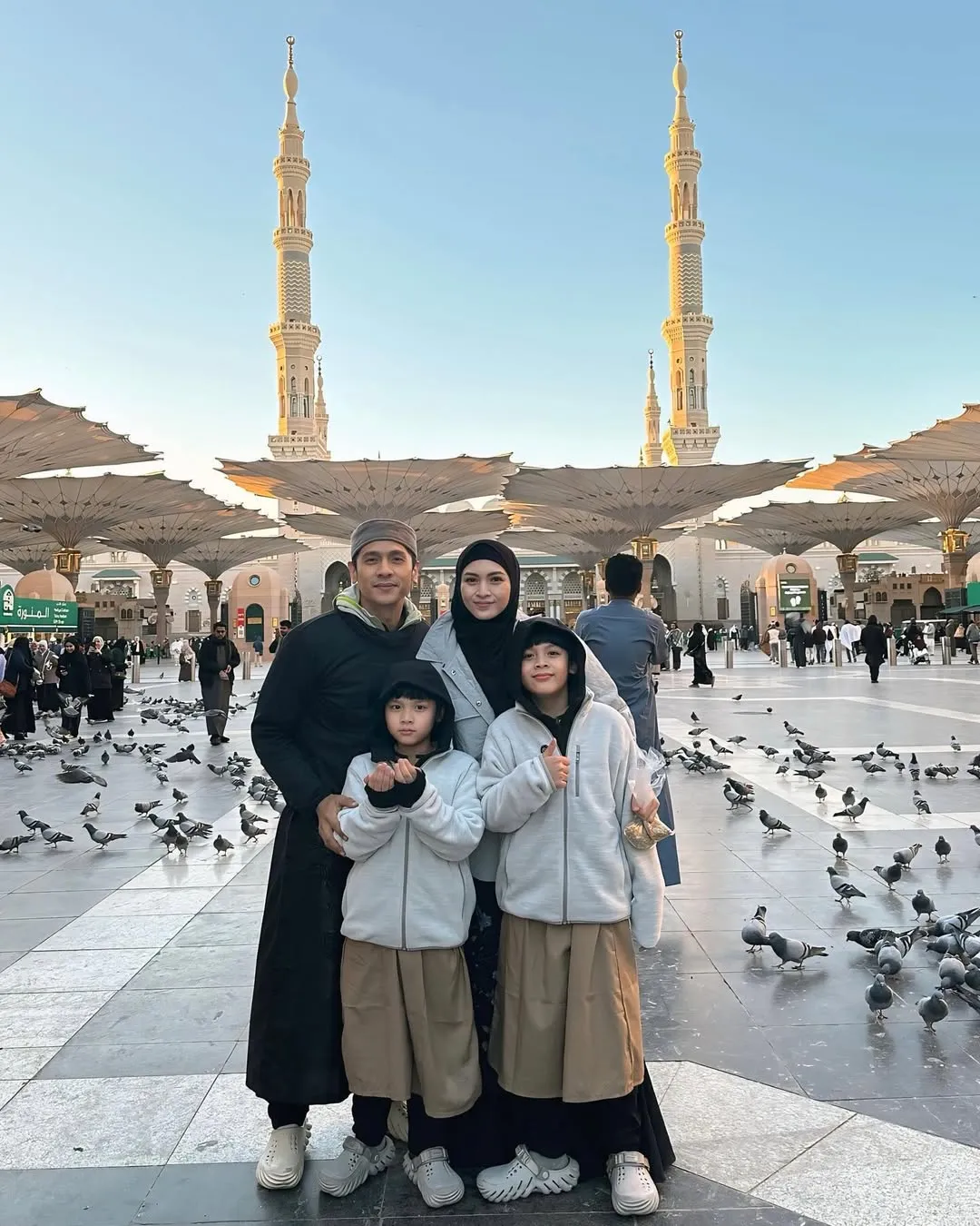 Keluarga Adi Nugroho Umrah © instagram.com/adinugroho_st
