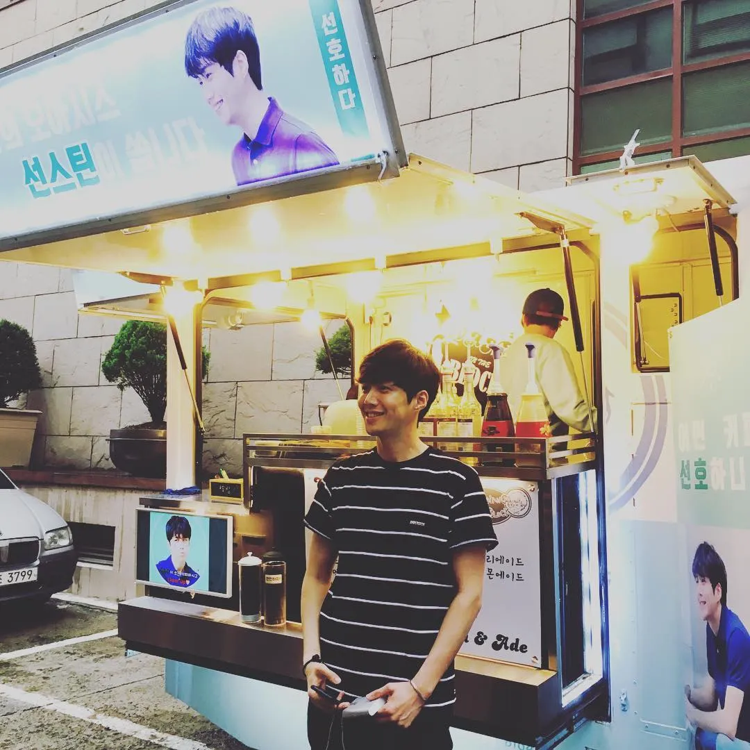 Kim Seon Ho dikirim coffee truck sebagai bentuk support / instagram/seonho__kim