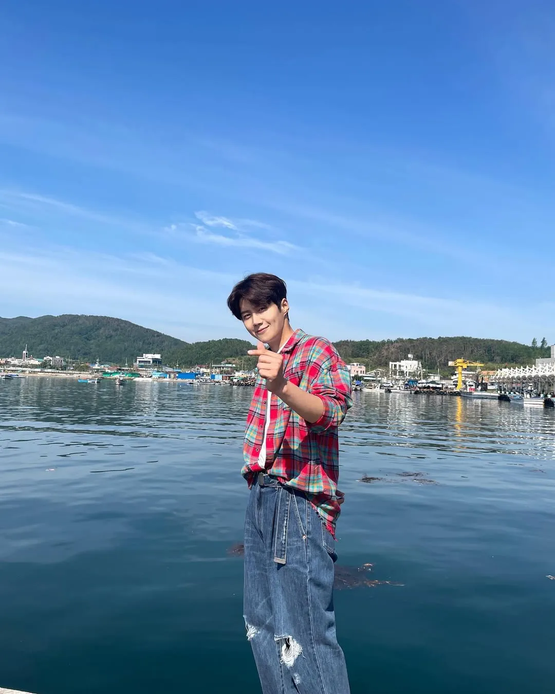Potret Kim Seon Ho saat dirinya tengah menjalani syuting drama Home Town Cha Cha Cha / instagram/seonho__kim