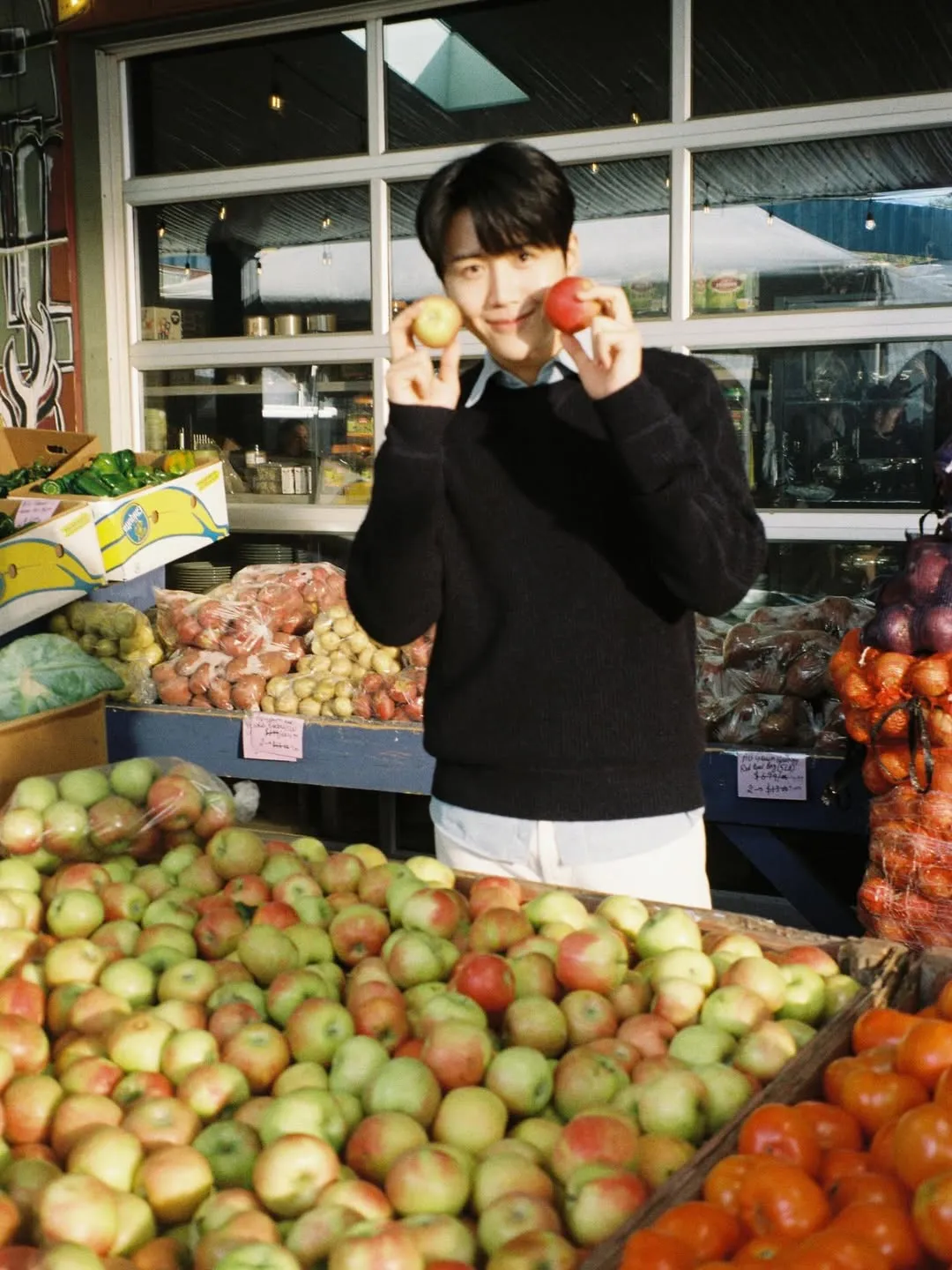 Senyum manis Kim Seon Ho di luar dunia akting / instagram/seonho__kim