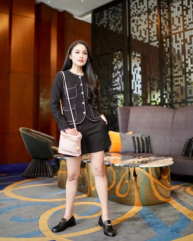 Sandra Dewi Pakai Baju Hitam © instagram.com/sandradewi88