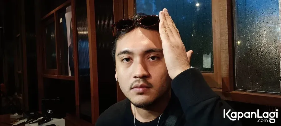 Giorgino Abraham Rapikan Rambut © KapanLagi.com/Sahal Fadhli