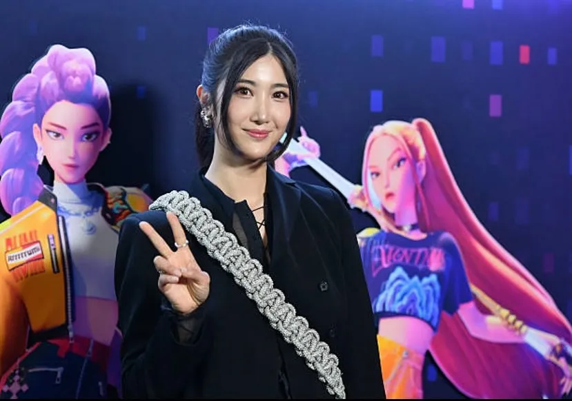 Berperan sebagai pengisi suara nyanyain Rumi (Credit: instagram/@ejae_k)