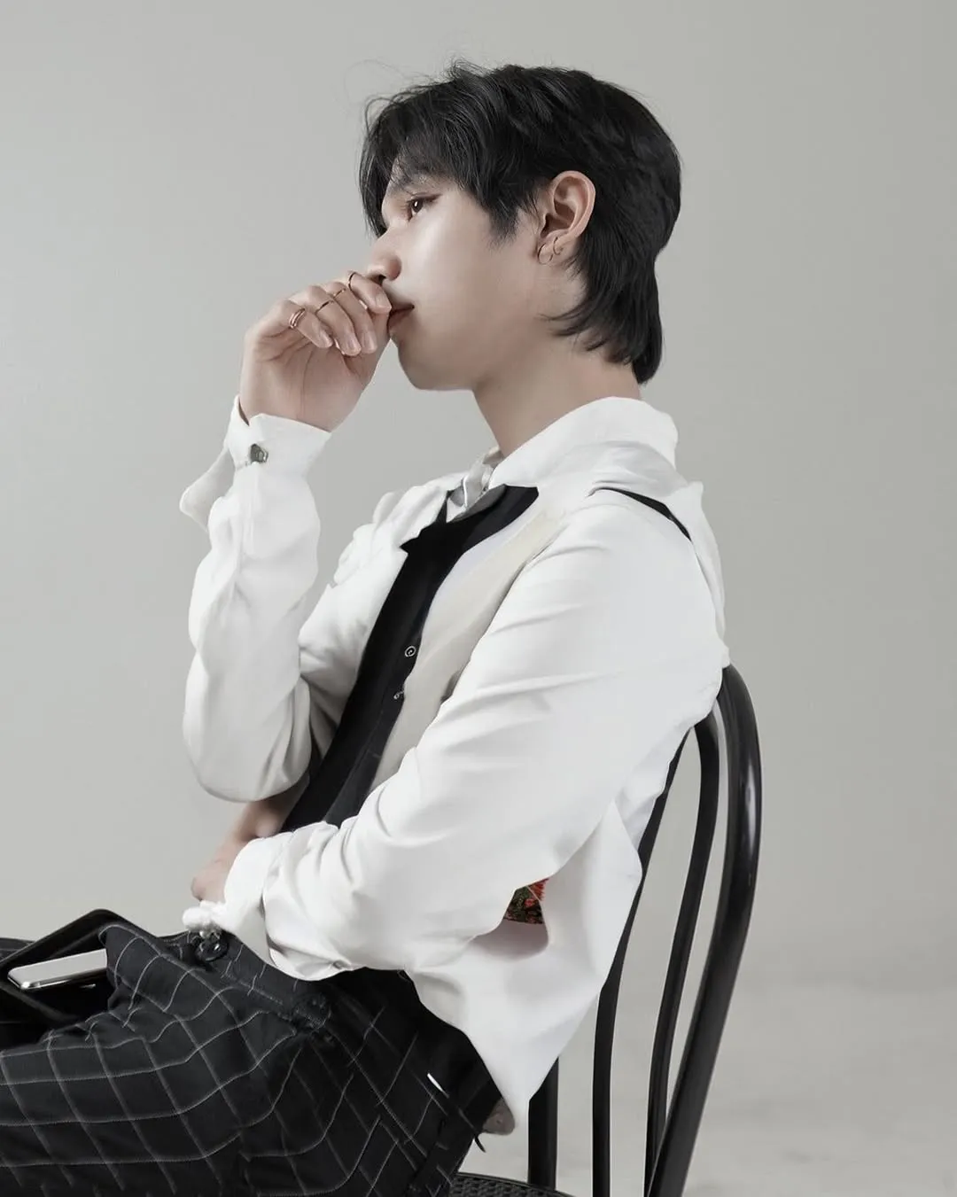 Pose Adam Zeins dengan outfit keren / Instagram adam_zeins