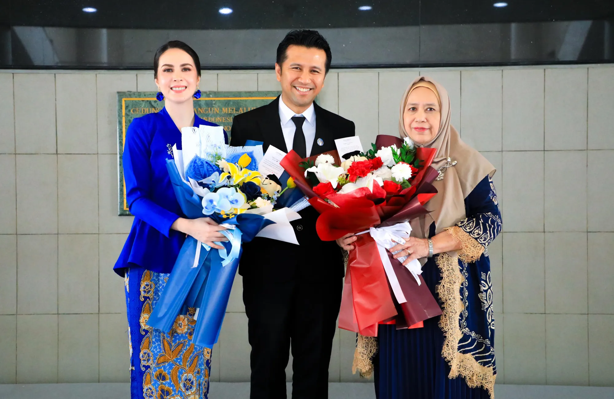 Emil Dardak lulus Program Profesi Insinyur di ITB. (dok. Instagram.com/@arumibachsin_94)