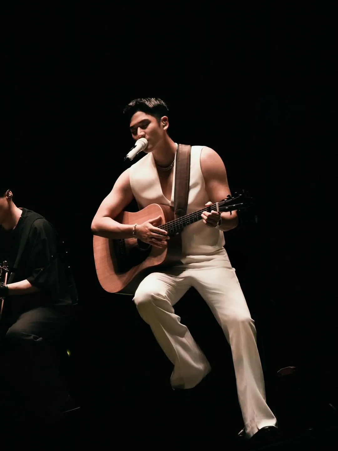 Eric Chou - instagram.com/@friedrice.live