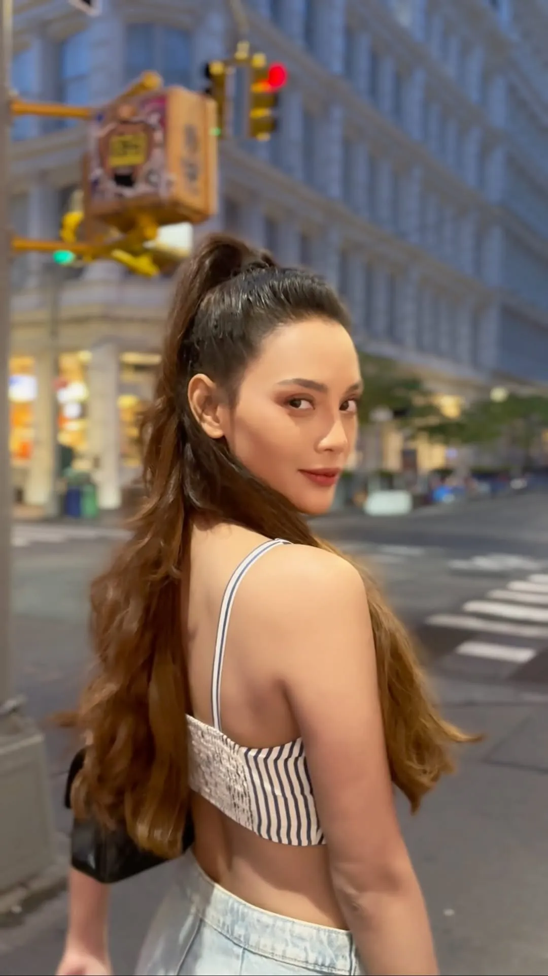 Erika Carlina Pamer Punggung © instagram.com/eri.carl