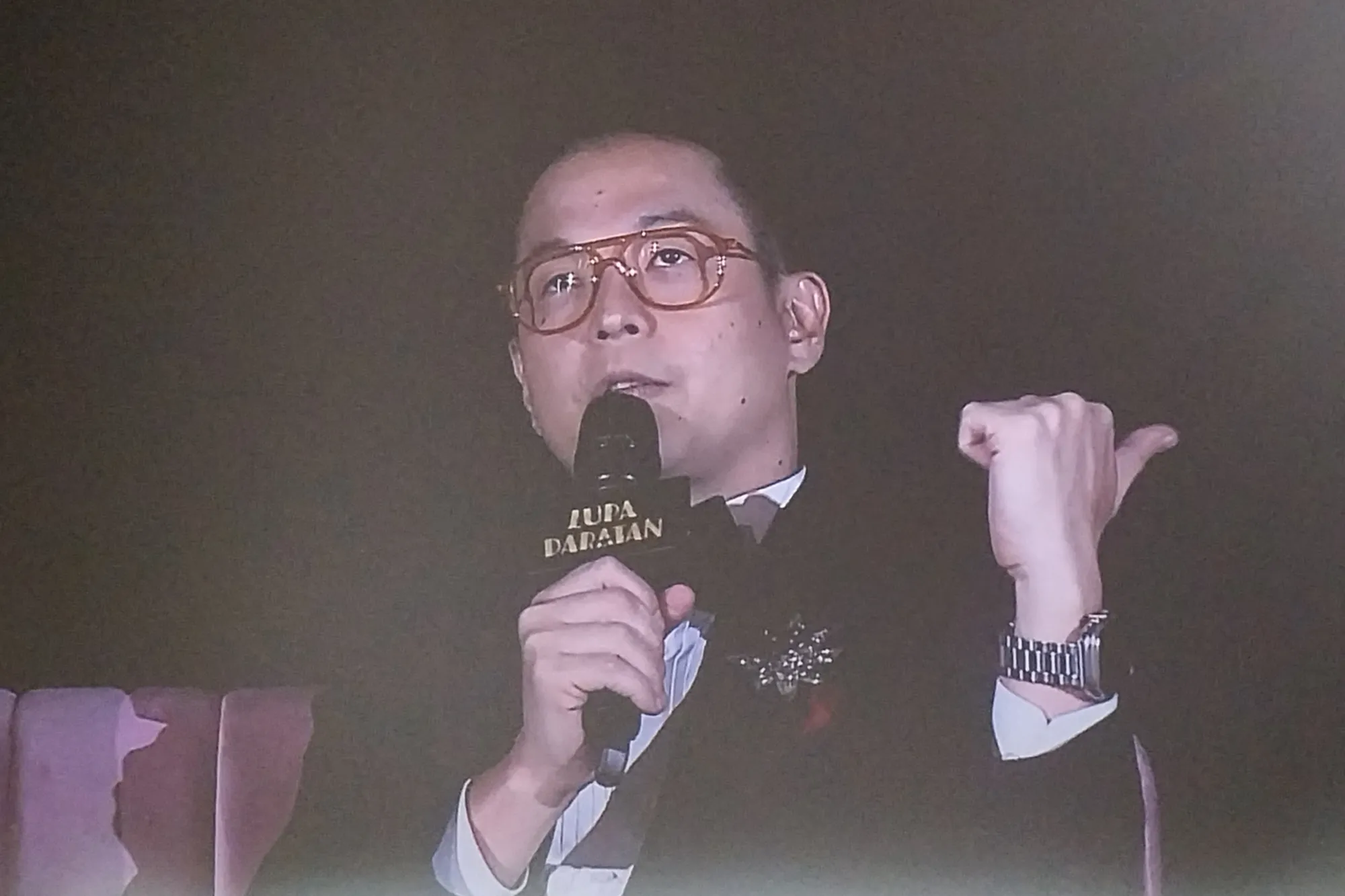 Ernest Prakasa dalam presscon Lupa Daratan (Credit: KapanLagi.com/Olivia)