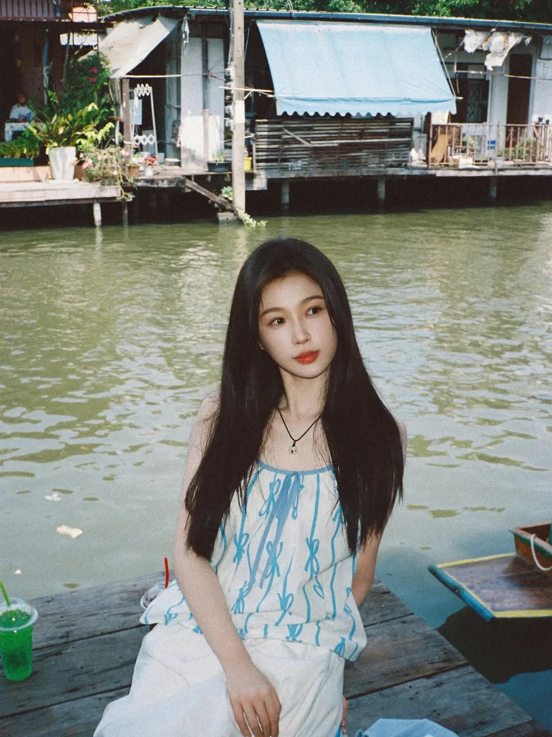 Esther Yu - instagram.com/@estheeerrrrr