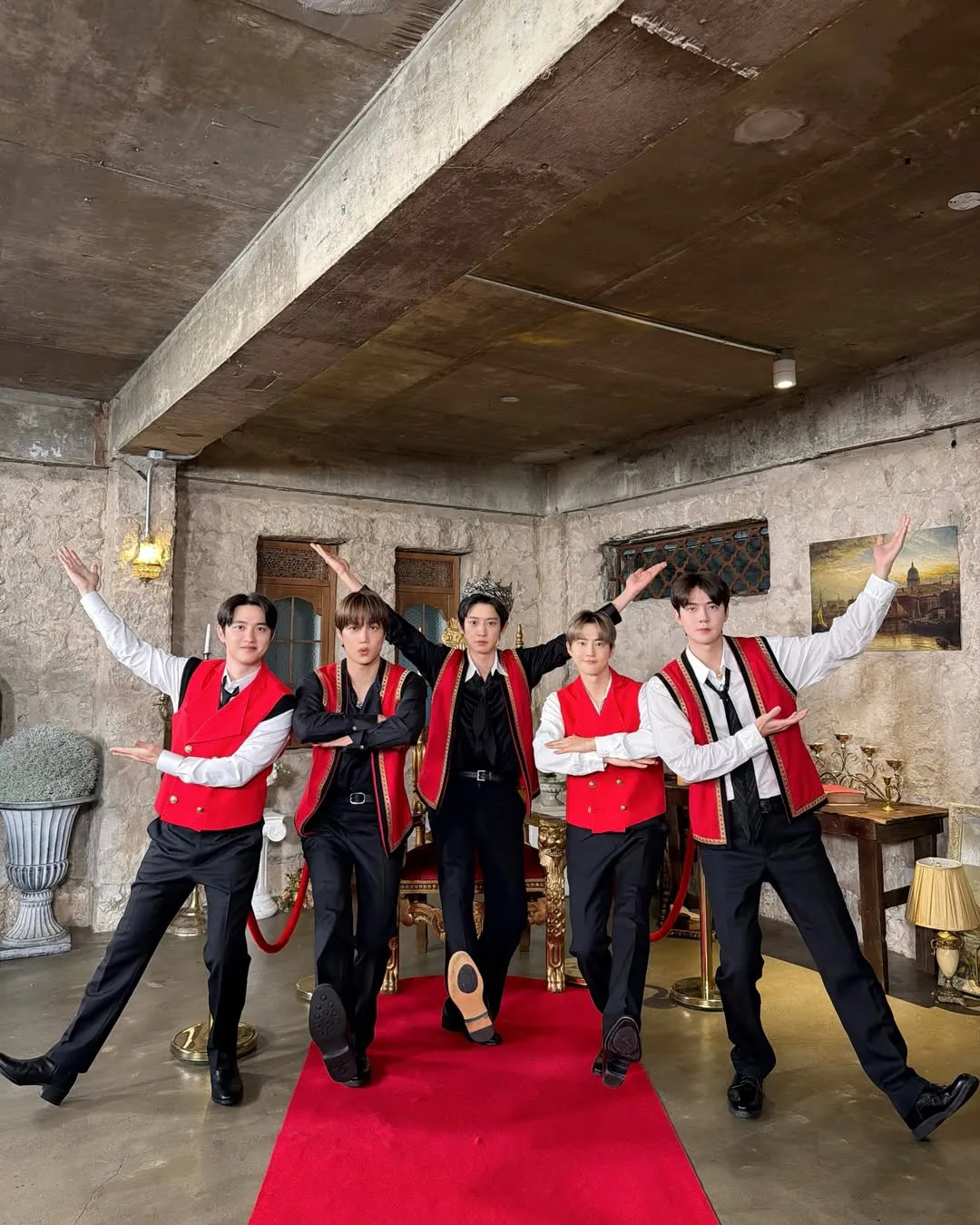 EXO Pose Gemas (credit: instagram.com/weareone.exo)