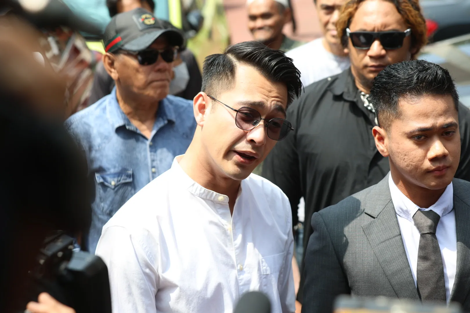Persilakan Istri Jika Ingin Pisah