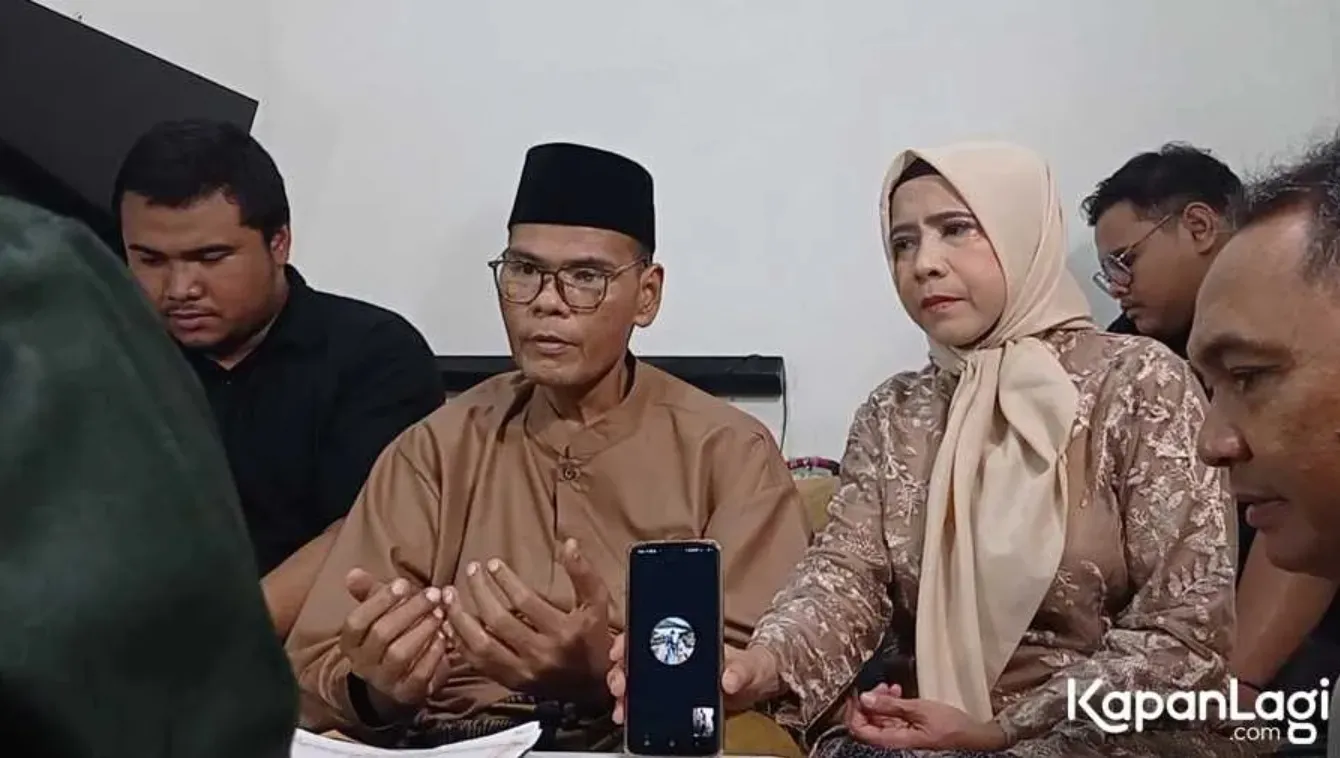 Fahmi Bo saat ijab kabul dengan Nita (credit: KapanLagi.com/Fikri Alfi Rosyadi)