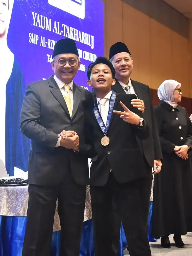 Farel Prayoga dan guru sekolahnya © instagram.com/farelprayoga.real