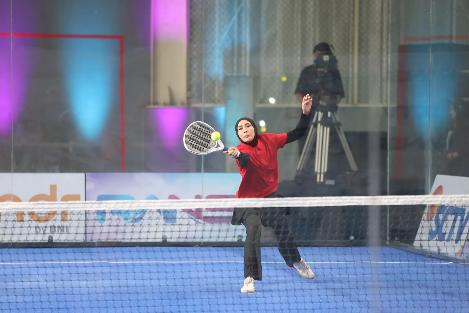 Fenita Arie Main Padel (cr:KapanLagi.com/Budy Santoso)