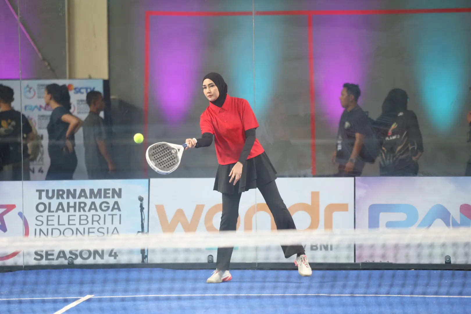Fenita Arie Ikut Turnamen Padel (cr:KapanLagi.com/Budy Santoso)