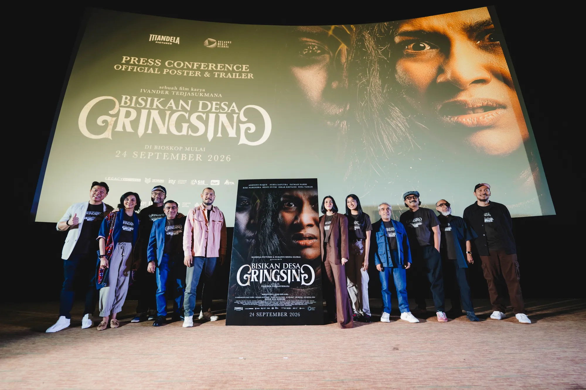 Sederet cast film BISIKAN DESA GRINGSING (credit: Mandela Pictures)