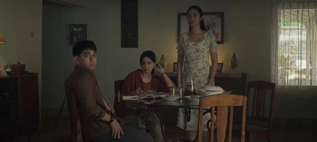 Teror yang Mengancam Keluarga Sri (credit: Youtube.com/StarvisionPlus)