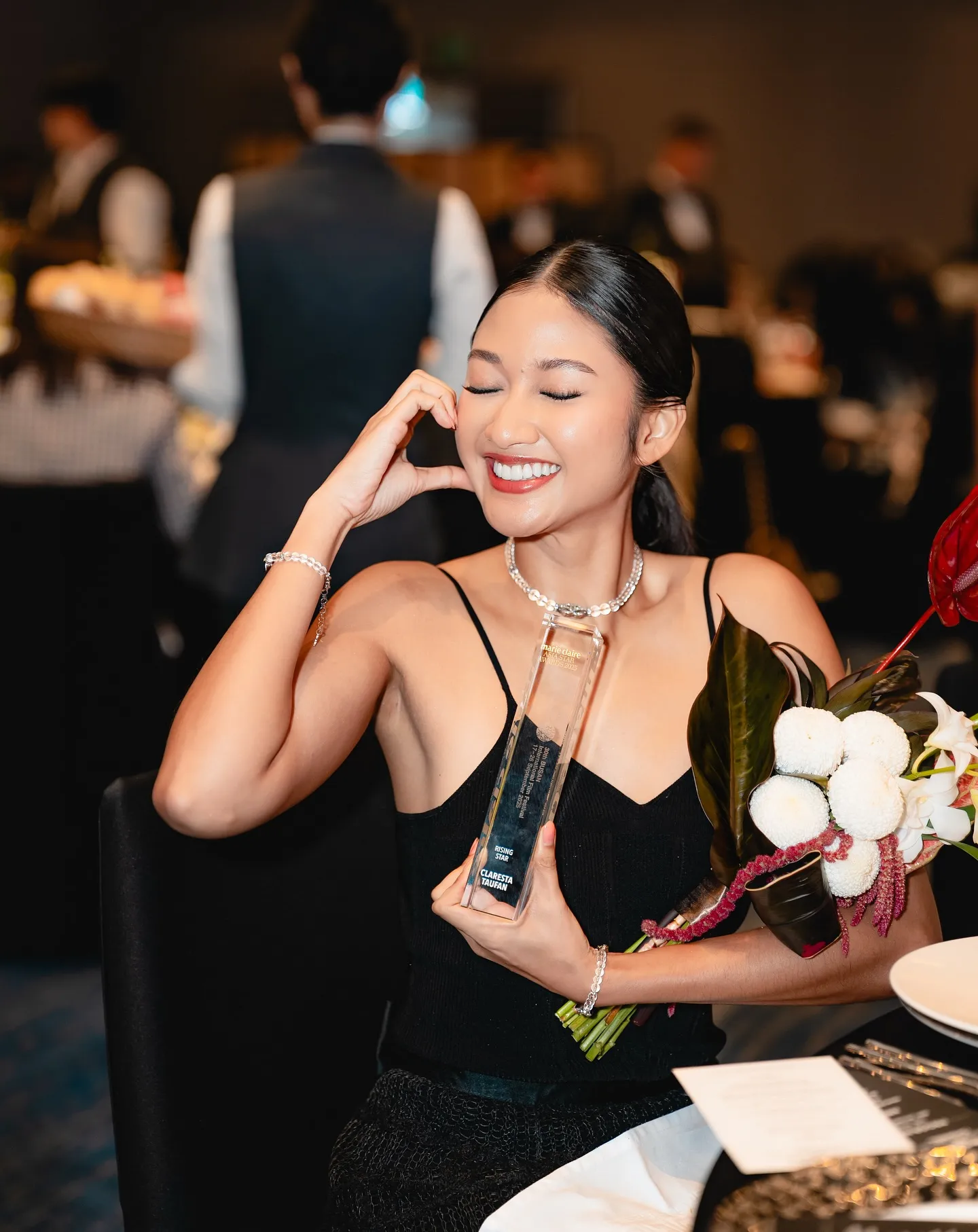 Claresta Taufan Bersinar dengan Rising Star Award