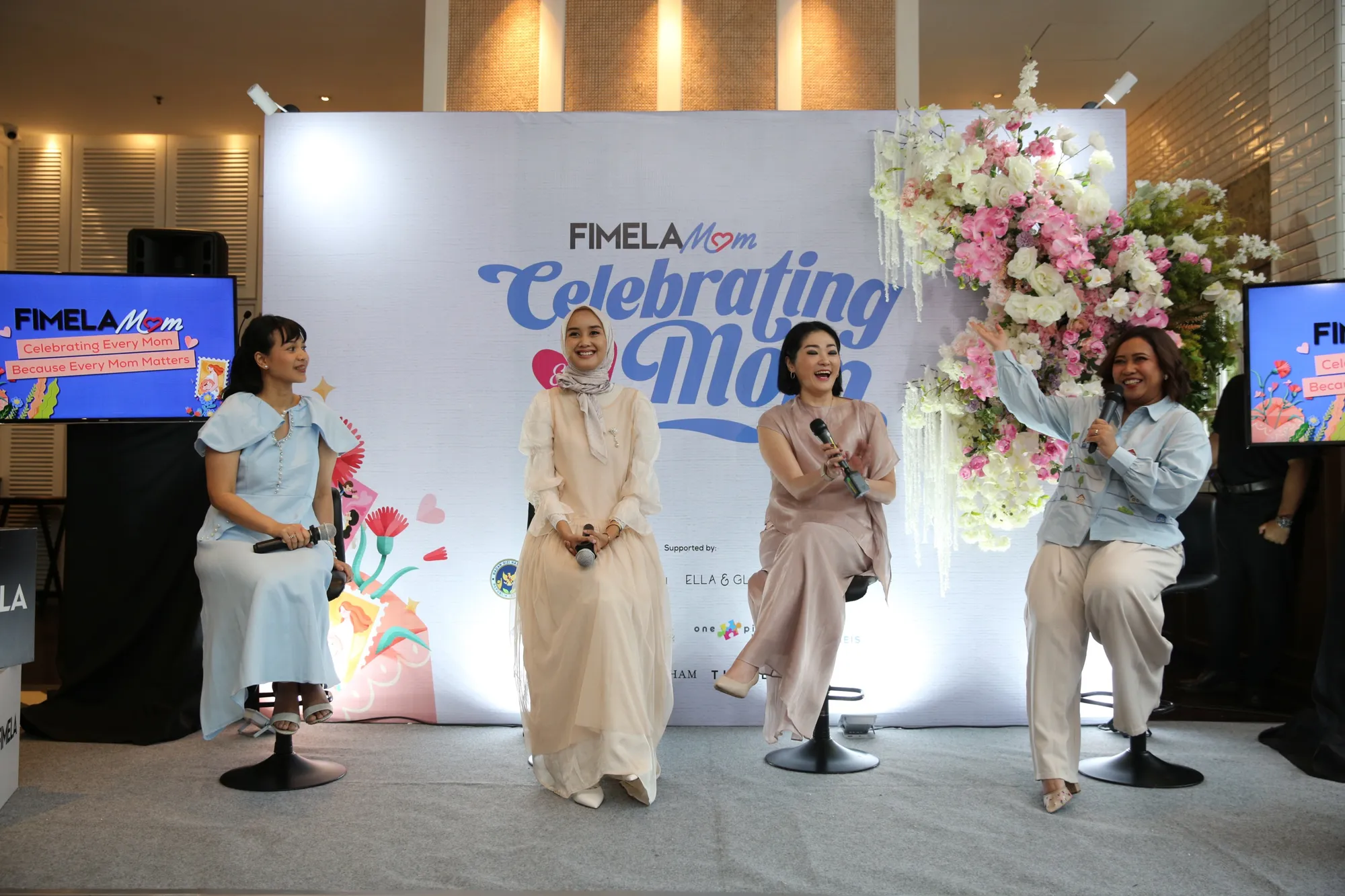 Para SuperMom berbagi pengalamannya sebagai Ibu (Credit: Fimela/Adrian Utama Putra)