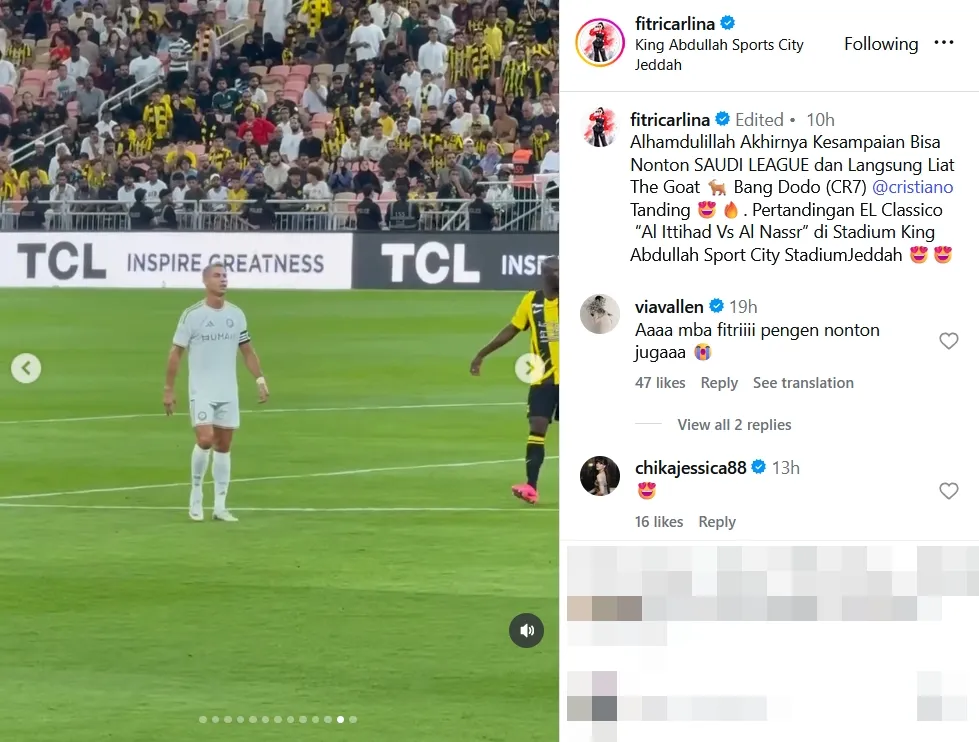 Cristiano Ronaldo pakai baju putih © instagram.com/fitricarlina