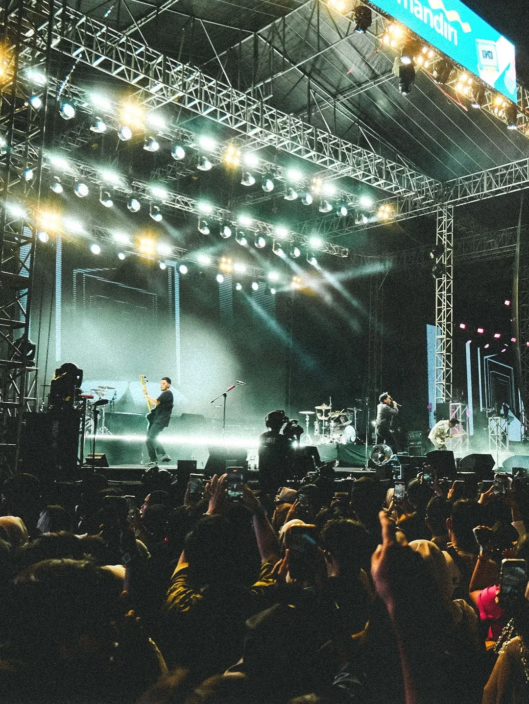 for Revenge di panggung © instagram.com/forrevengeofficial