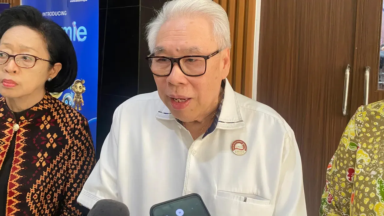 Ketua Umum Formas Yohanes Handoyo Budhisejati saat menjawab pertanyaan sejumlah wartawan (cr:Liputan6/Rifqy Alie)