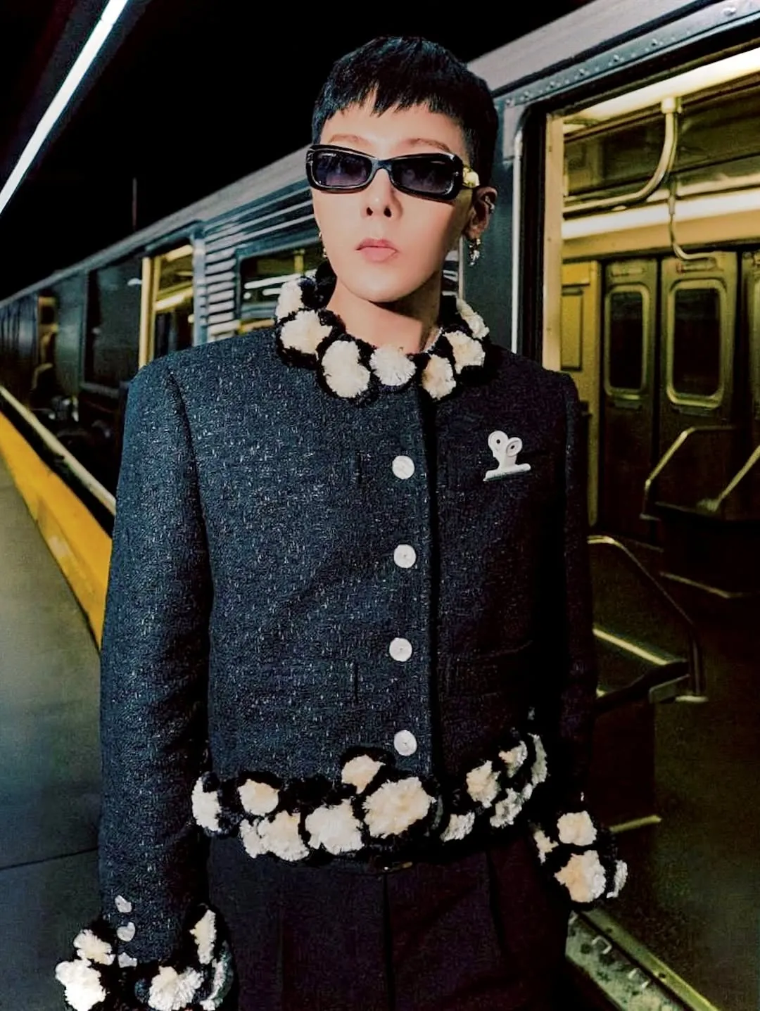 DIhias dengan simbol khas G-Dragon (credit: instagram/xxxibgdrgn)