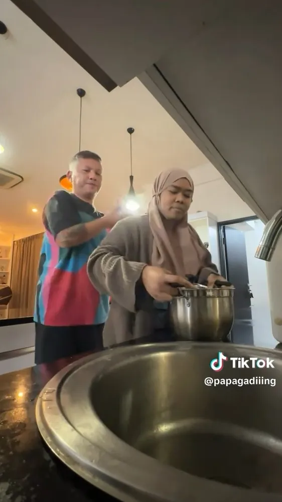 Konten Mbak Lika dan Gading Marten (credit: tiktok.com/@papagadiiing)