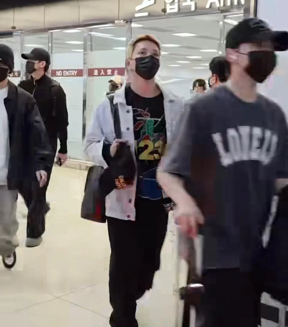 Joshua: Parisian Skater Style yang Chic Abis
