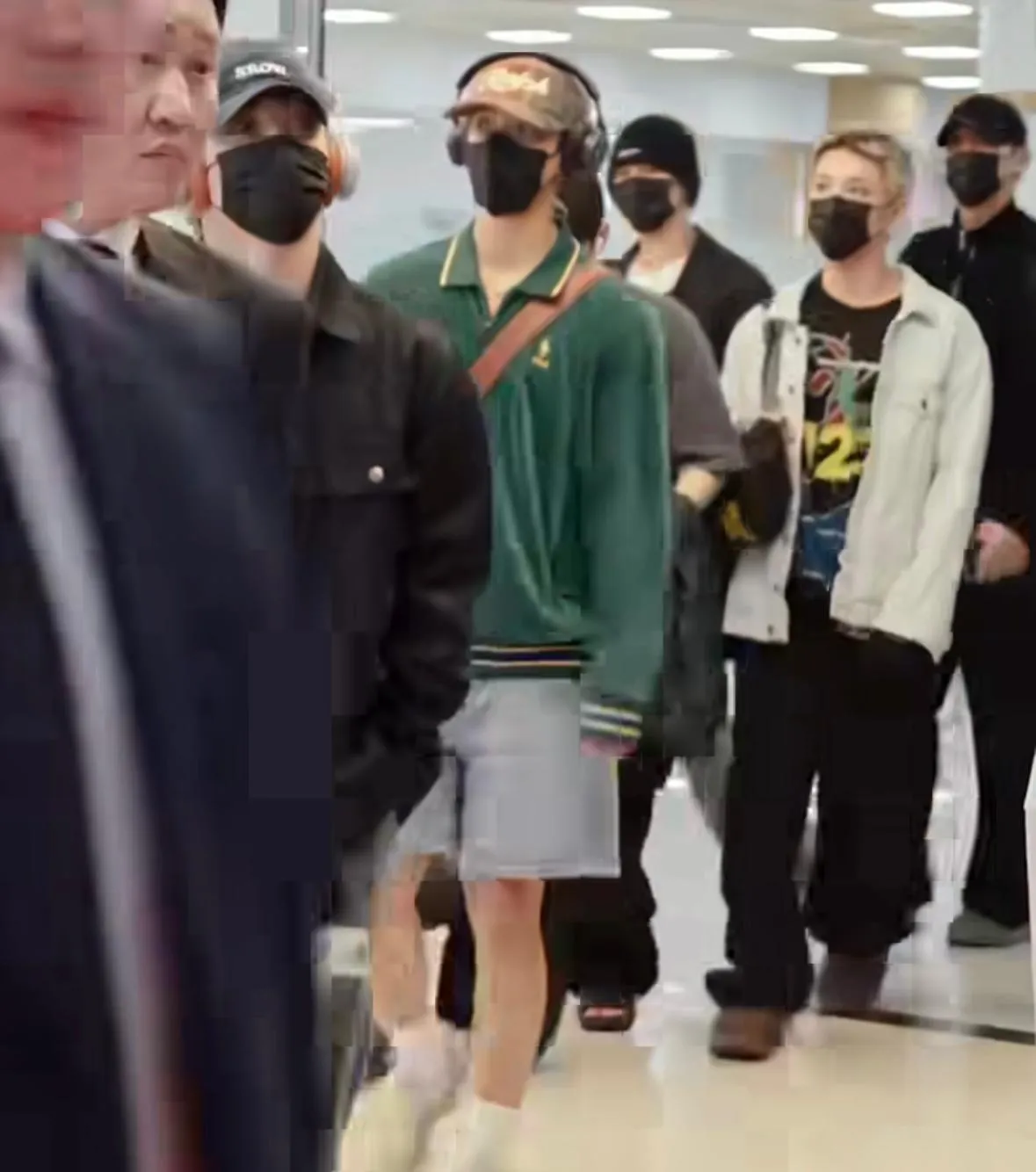 DK: Warna-Warni Ceria Tapi Tetap Indie, Bikin Bandara Jadi Runway