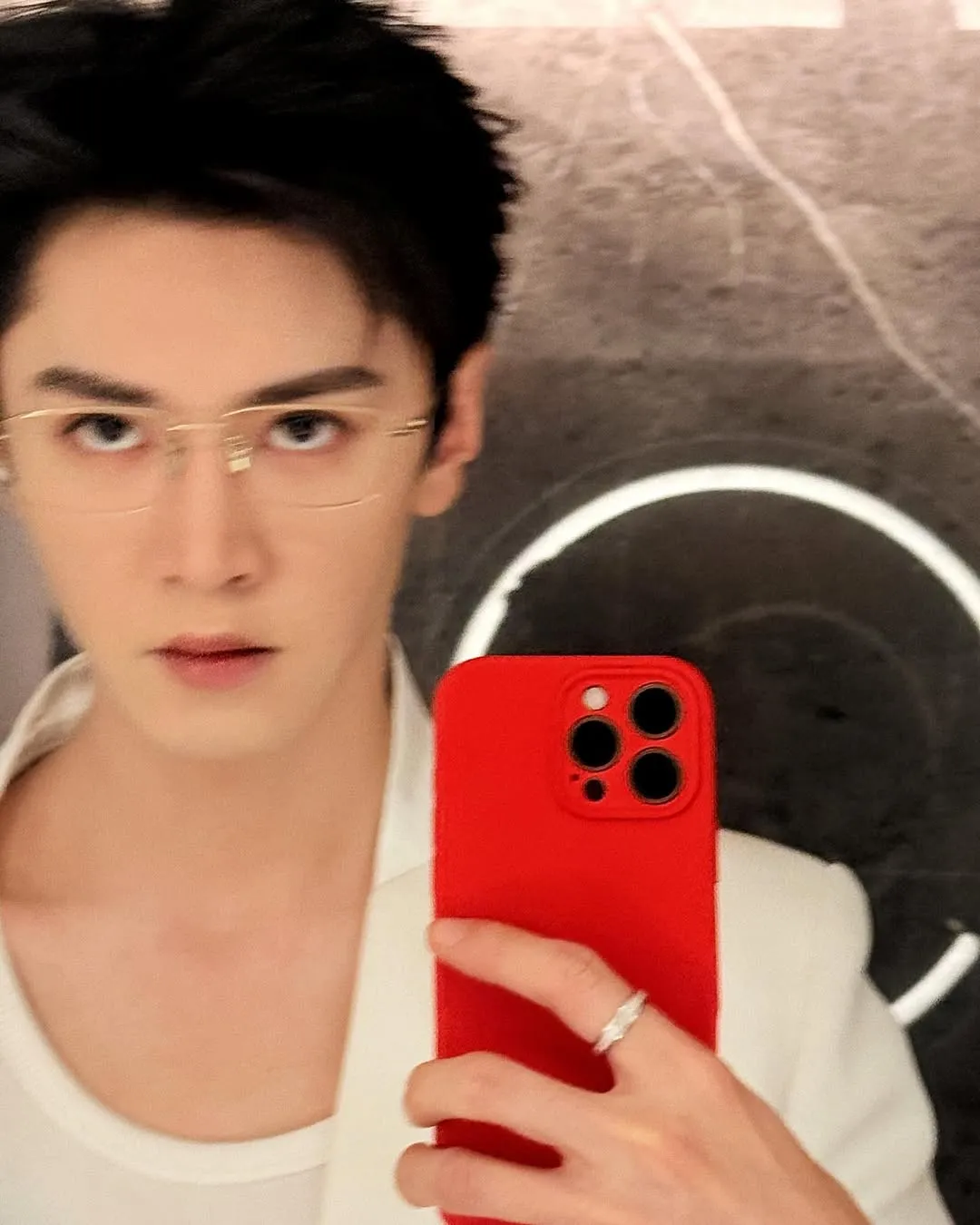 Pose ganteng Chen Zheyuan (Credit: Instagram.com/chenzheyuanisssme)