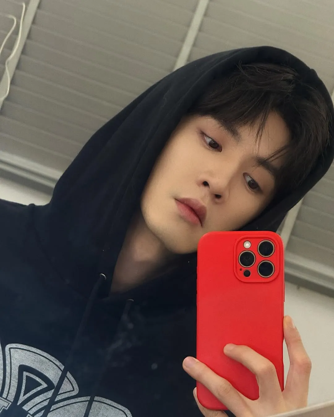 Chen Zheyuan dengan gaya kasual (Credit: Instagram.com/chenzheyuanisssme)