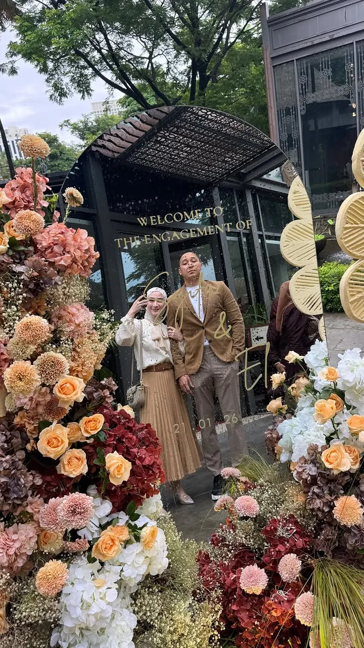 Melody Laksani Mirror Selfie Bareng Suami © instagram.com/melodylaksani92