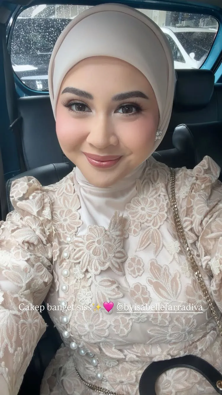 Kesha Ratuliu Selfie di Mobil © instagram.com/kesharatuliu05