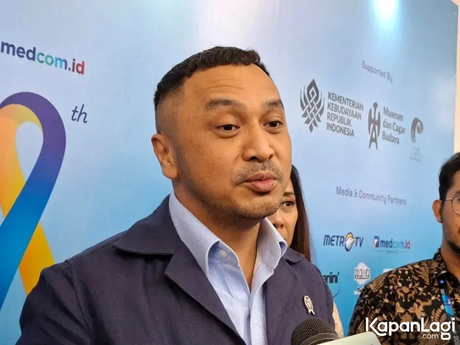 Giring Ganesha Pakai Jas © KapanLagi.com/Fikri Alfi Rosyadi