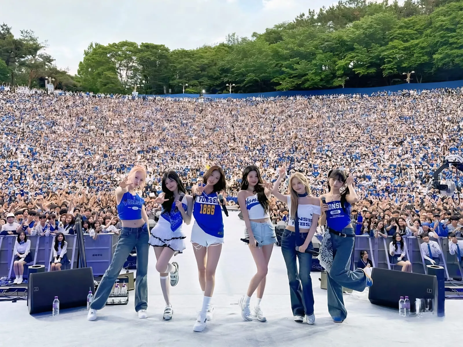 Ilustrasi Girl Group (Image by @ivestarship on Instagram)