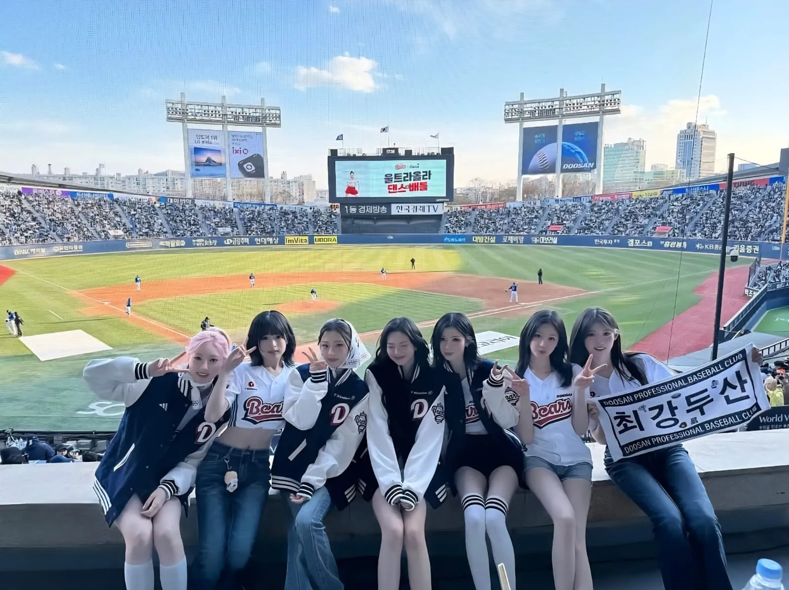 Ilustrasi Girl Group (Image by @babymosnter_ygofficial on Instagram)