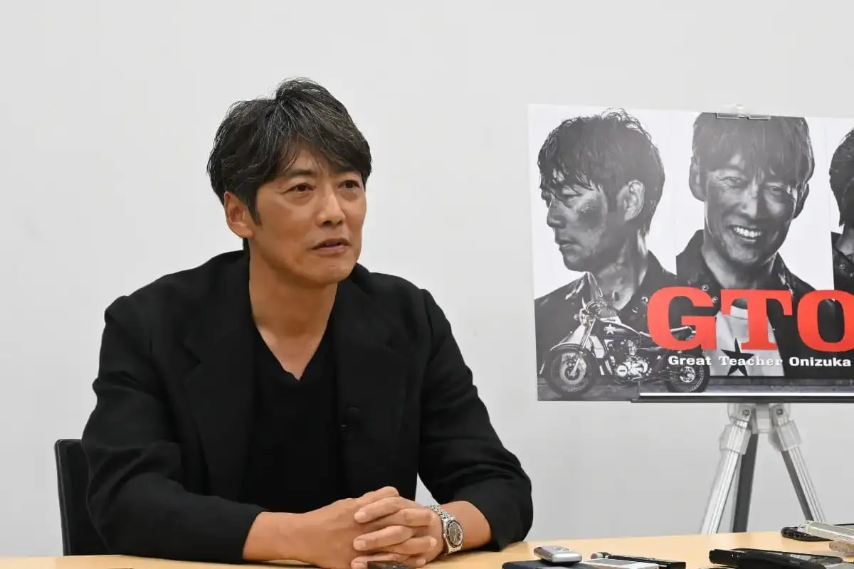 Onizuka kini harus menghadapi sistem pendidikan modern yang serba digital (credit: MANTANWEB)