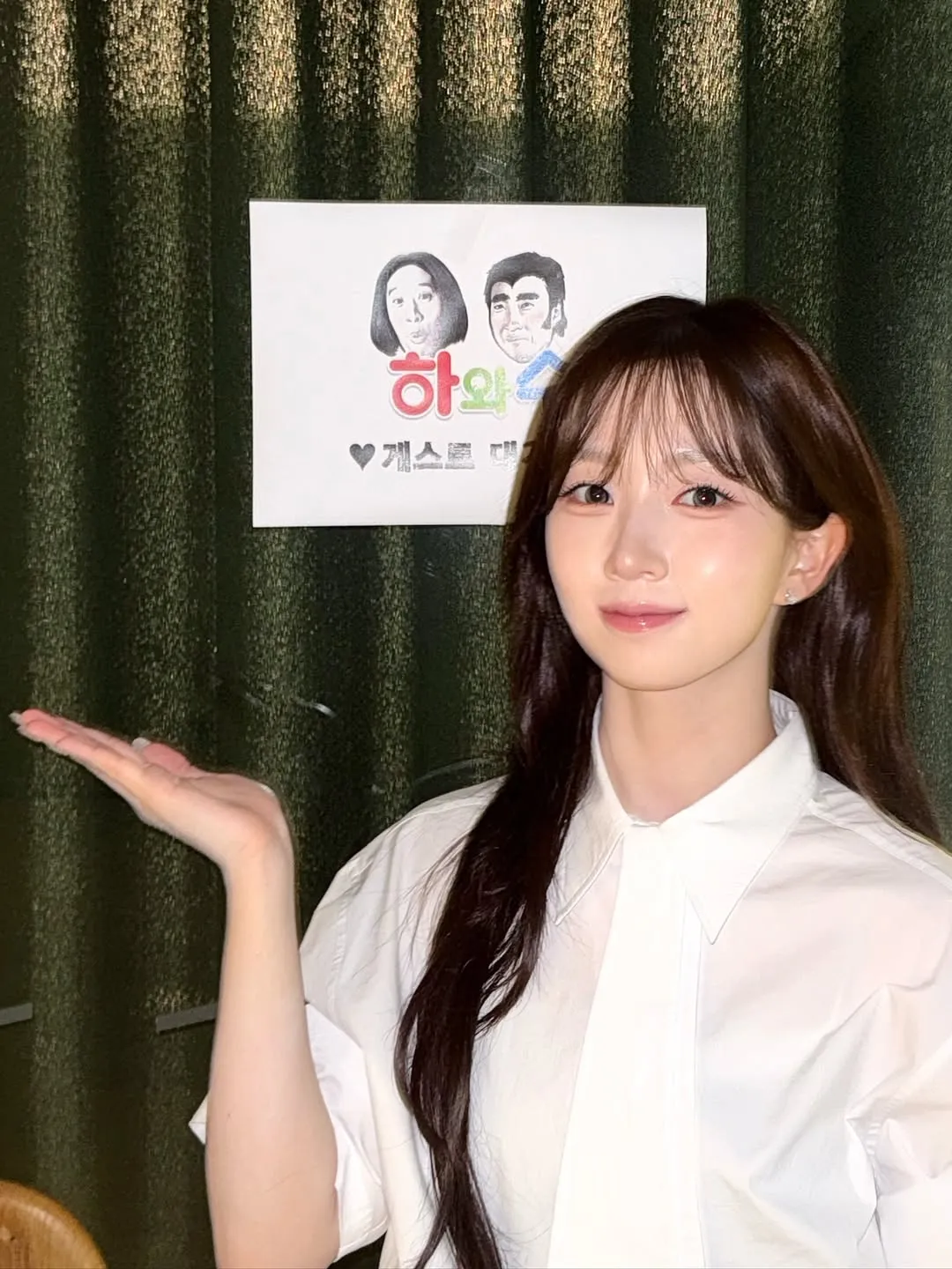 Haewon NMIXX Ungkap Asal Usul Meme Oemochek (credit: instagram/nmixx_official)