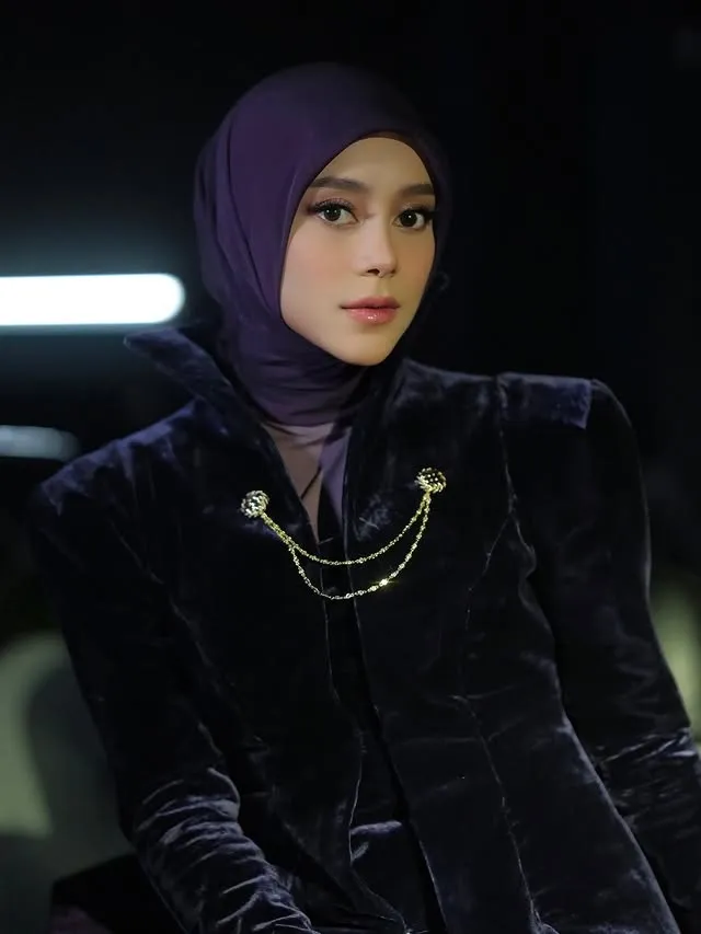 Lesti Kejora pakai baju velvet © instagram/lestikejora