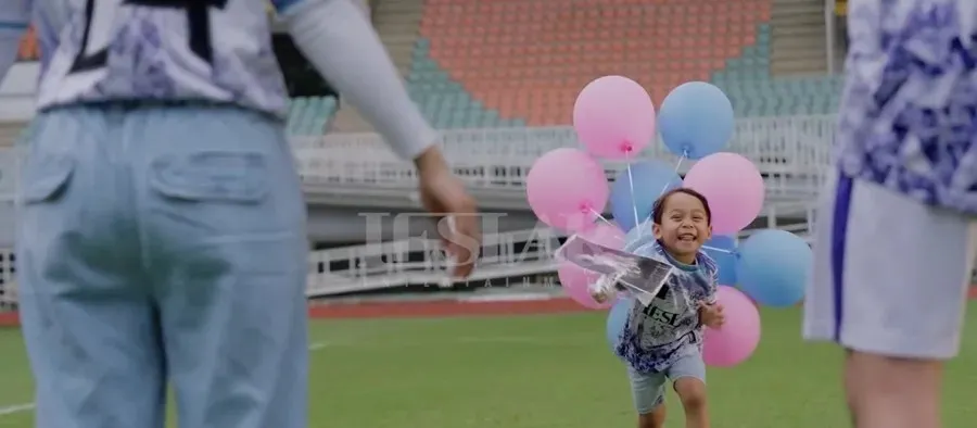 El anak Lesti Kejora pegang balon dan hasil USG © instagram/lestikejora