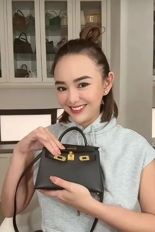 Amanda dan tas Hermes-nya (credit: tiktok.com/@agml612)