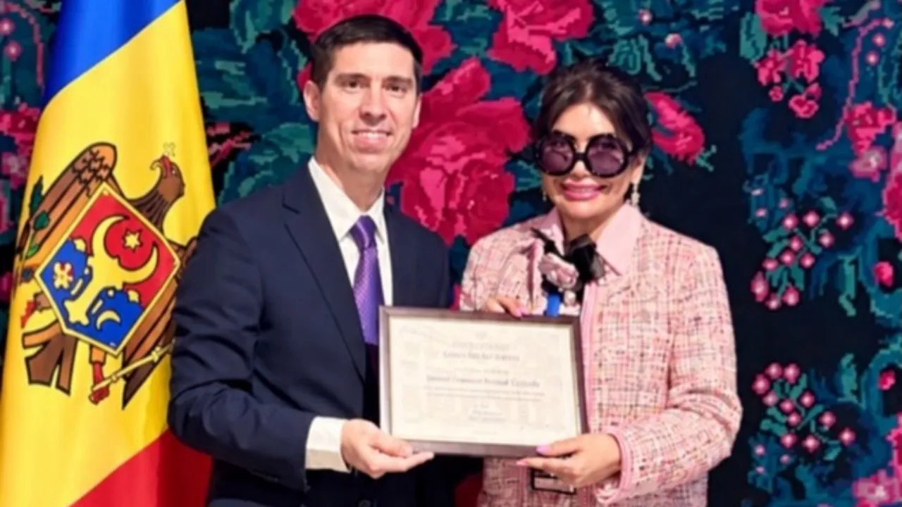 Prof. Deby Vinski menerima MERIT AWARD dari Moldova (instagram.com/vinski.deby)