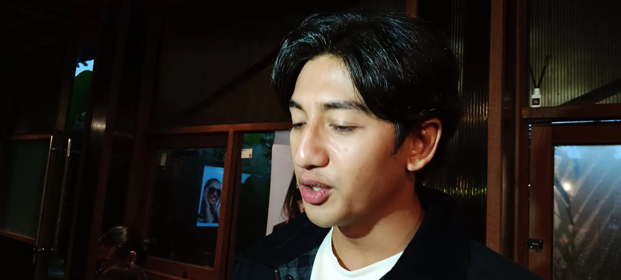 Harris Vriza tersenyum © KapanLagi.com/Sahal Fadhli