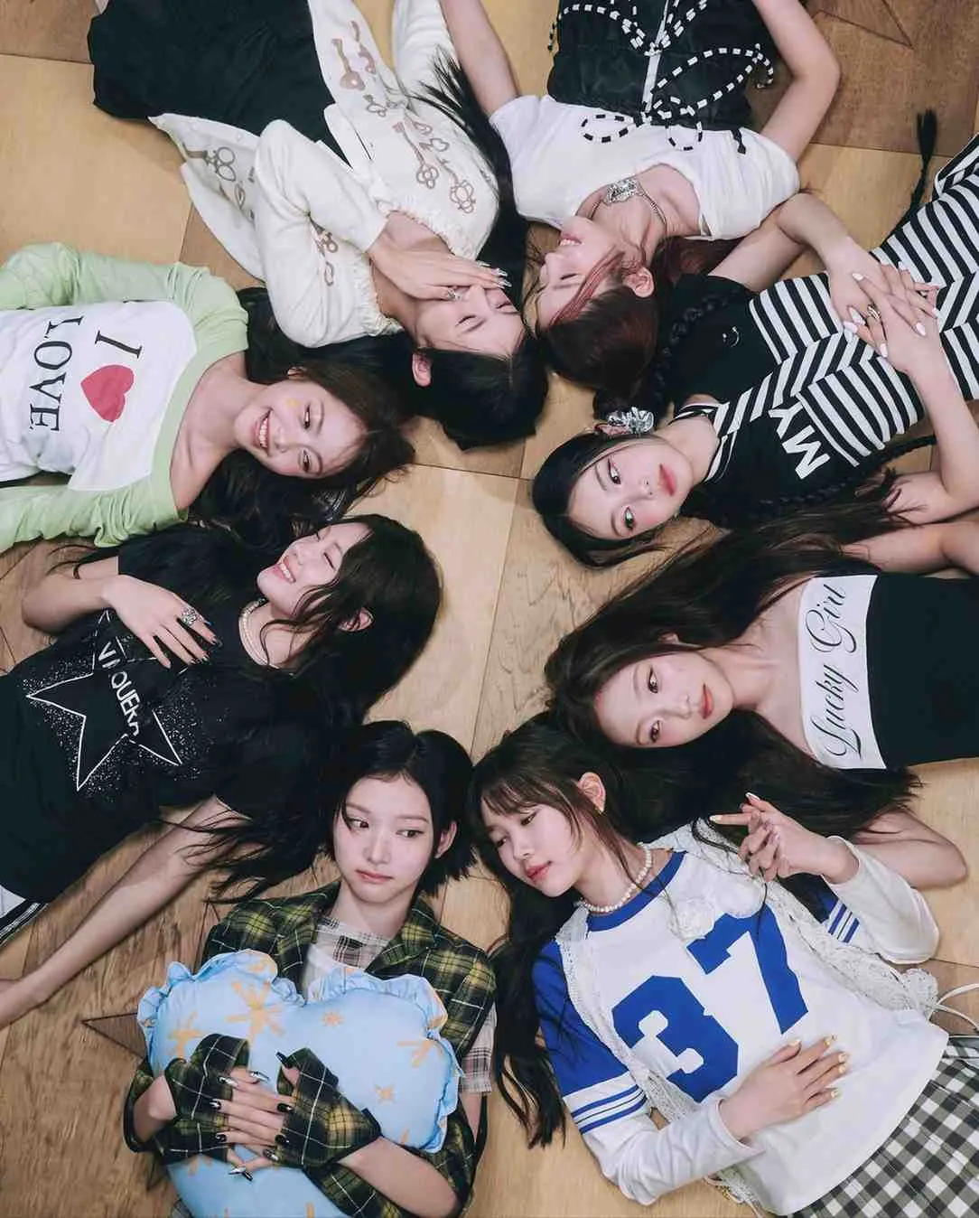 Hearts2Hearts Resmi Comeback dengan Mini Album (credit: instagram/hearts2hearts)
