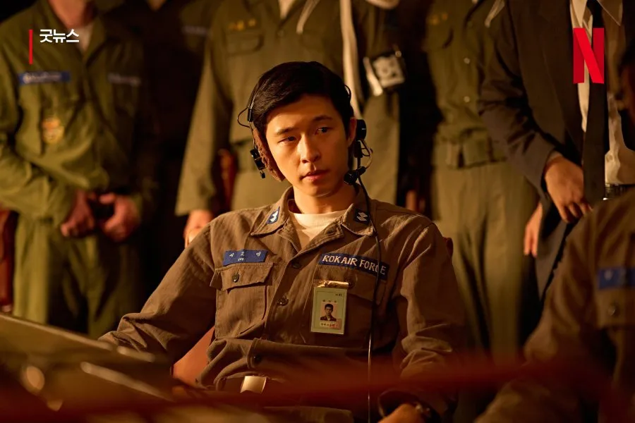 Hong Kyung Belajar Bahasa Inggris & Jepang 5 Bulan Demi Perannya di GOOD NEWS (credit: mydramalist)